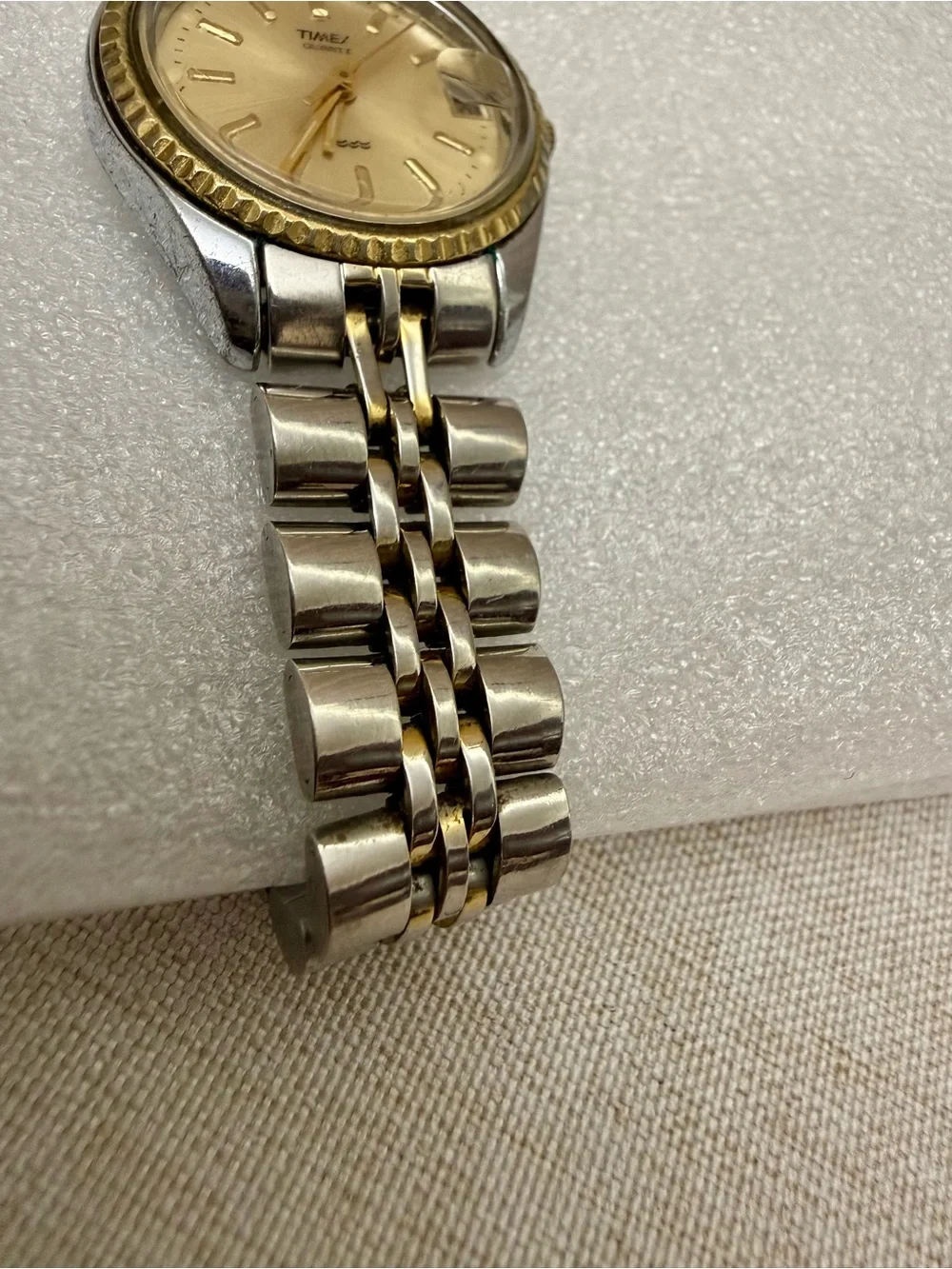 Vintage Timex Quartz Two-Tone Women's Watch - Fluted Bezel Date 377 BA